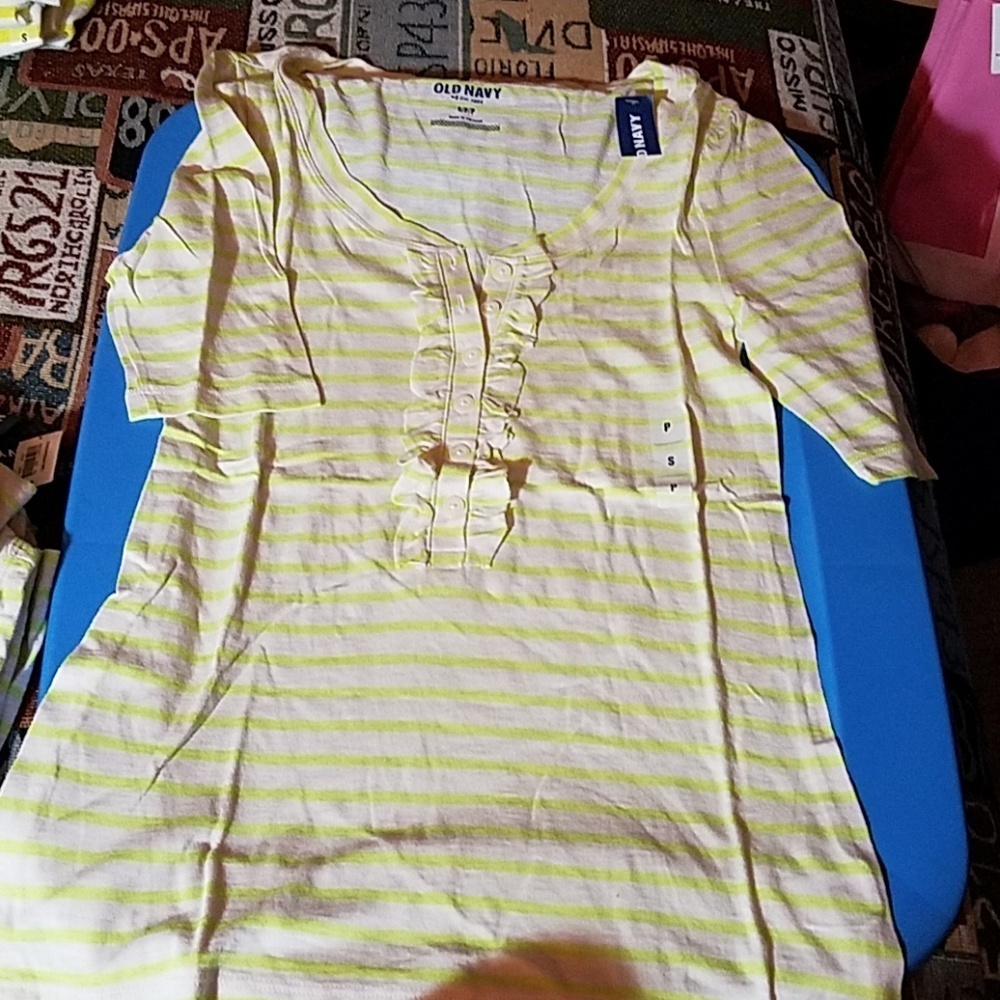Old Navy Green & Heather Cream Tee